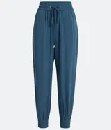 Pantalón jogger azul con estampado de elefantes, cintura elástica con cordón ajustable y tobillos ajustados.