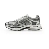Championes Puma modelo Skyjet Prisco, color gris y negro con detalles plateados, diseño de running y training con suela amortiguada.