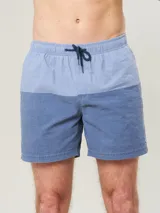 Short de baño azul marino con cintura elástica y cordón ajustable.