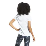 Remera deportiva Reebok de mujer, color blanco, de corte clásico y mangas cortas.