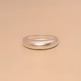 Anillo de plata 925 con forma de domo.