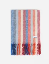 Bufanda rectangular con flecos, confeccionada en poliéster con diseño a rayas verticales en tonos azul, celeste, blanco, naranja, rojo y gris.