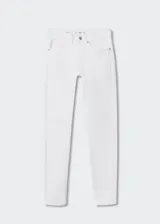 Jeans skinny de tiro bajo en color blanco, con diseño de cinco bolsillos, trabillas para cinturón y cierre frontal con cremallera y botón.