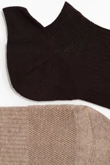 Pack de cinco pares de medias deportivas de corte soquete, confeccionadas con tejido funcional DryMove que absorbe el sudor. Incluye tonos variados desde blanco hasta marrón oscuro, con soporte en el arco, paneles de ventilación y refuerzo en punta y talón.
