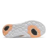 Championes New Balance Fresh Foam Roav v2, color salmón con detalles en negro y blanco.