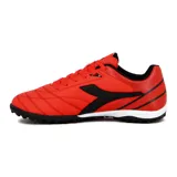 Championes de fútbol Diadora Tifosi Futbol TF, color rojo con detalles en negro y blanco.