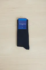 Medias de vestir largas color azul marino, con tejido acanalado.