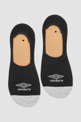 Medias invisibles Umbro de color negro con puntera gris y logo de la marca bordado en el empeine.