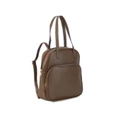 Mochila color bordó con doble asa superior, correas traseras regulables y bolsillo frontal con cierre. Se puede usar como mochila o como cartera.