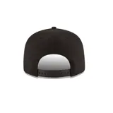 Gorra negra con logo bordado de los Chicago Bulls en blanco, modelo 9Fifty de New Era.