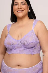 Corset corto con aro confeccionado en puntilla elastizada color celeste. Breteles regulables con detalle de puntilla y espalda entera.