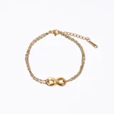 Pulsera dorada de doble cadena con dije del símbolo de infinito.