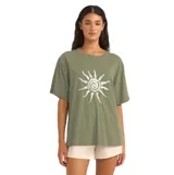 Remera de corte oversized color verde oliva, con cuello redondo y estampa frontal de un sol en color blanco.