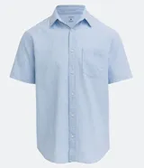 Camisa de hombre de manga corta confeccionada en mezcla de lino y algodón. Presenta un calce comfort, cuello camisero, cierre frontal con botones y un bolsillo en el pecho. Marca Marfinno.
