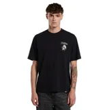 Remera negra de manga corta Dickies, con cuello redondo y diseño estampado en el pecho con una calavera y la marca.