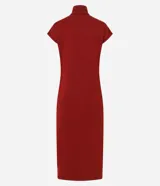 Vestido midi negro de punto texturizado, con cuello alto plegable, mangas cortas y aberturas laterales, confeccionado por Marfinno.