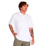 Remera tipo polo de manga corta en color blanco, con cuello de punto acanalado y tapeta oculta con botones. Presenta un pequeño logo bordado en el pecho y un detalle de triángulo amarillo en la manga.