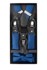 Set de tirantes azules con moña y pañuelo de bolsillo a juego. Los tirantes son ajustables y pueden sujetarse con pinzas metálicas o con botones.