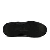 Championes de baloncesto Avia color negro, de caña alta y suela gruesa.