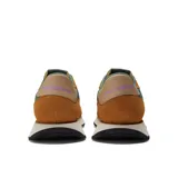 Championes New Balance modelo MS237 para hombre, color verde con detalles en marrón y beige.