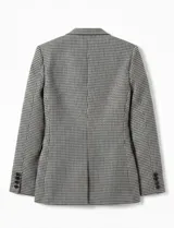 Blazer de corte sastre con estampado de cuadros gales, cuello con solapas clásicas, cierre frontal con botones y bolsillos delanteros. Cuenta con forro interior a tono.