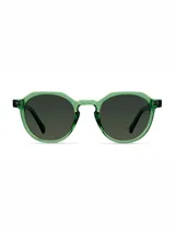 Lentes de sol con armazón geométrico de policarbonato en color verde translúcido y cristales polarizados en tono verde oscuro. Cuentan con protección UV 400 categoría 3, tratamiento antirayaduras y film hidrofóbico.