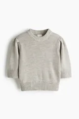 Top de punto acanalado con cuello redondo, mangas cortas abullonadas y terminaciones en tejido elástico acanalado en cuello, puños y bajo.