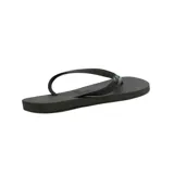 Ojotas (chancletas) de goma color negro, con tiras finas y un pequeño detalle de la bandera de Brasil en la base de las tiras.