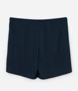 Bermuda deportiva masculina de color azul marino, con cintura elástica y cordón ajustable, bolsillos laterales con cierre y tecnología Dry para mayor transpirabilidad.