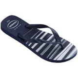 Ojotas Havaianas Top Basic con base a rayas horizontales en blanco, gris y negro, y tiras negras.