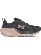 Championes Under Armour W Assert 11 para mujer, de color gris oscuro con entresuela y detalles en rosado. Cuenta con parte superior de malla transpirable, superposiciones sintéticas, amortiguación Charged+ y suela de goma resistente.