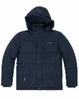 Campera puffer con capucha, de diseño acolchado con textura acanalada. Presenta cierre frontal con botones a presión, bolsillos laterales y logo de la marca bordado en el pecho. Interior forrado para mayor abrigo.
