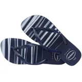 Ojotas Havaianas Top Basic con base a rayas horizontales en blanco, gris y negro, y tiras negras.