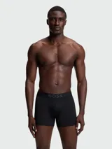 Pack de tres bóxers ajustados de microfibra, color negro, con cintura elástica que lleva el logo de la marca en tono oscuro.