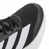 Championes Adidas Duramo Speed 2 M de color negro con las tres tiras características de la marca en blanco en el lateral, y suela amortiguada en color gris claro.