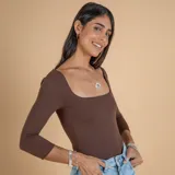 Collar de plata 925 con dije compuesto por tres aros entrelazados de diseño minimalista y cadena de eslabones finos.