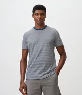 Remera de hombre marca Marfinno confeccionada en algodón peruano, con diseño de rayas horizontales, cuello redondo azul en contraste y mangas cortas.