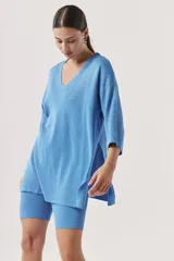 Short biker de punto metalizado color negro, con cintura alta y ajuste al cuerpo.