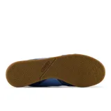 Championes New Balance modelo RC42, de perfil bajo, color celeste con detalles en azul marino y marrón.