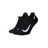 Pack de dos pares de medias invisibles Nike Multiplier negras con logo blanco.