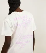 Remera oversized de algodón color blanco, con cuello redondo, mangas cortas y estampa gráfica en color rosado en la espalda con la inscripción "Healthy Inside" y diseño de corazón.