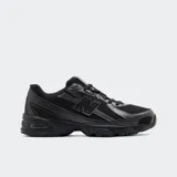 Championes New Balance modelo 740 color negro, confeccionados con malla transpirable y superposiciones sintéticas, con la característica "N" en los laterales y tecnología ABZORB en la suela.
