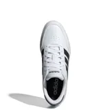 Championes Adidas Breaknet 3.0 de cuero sintético blanco con las tres tiras clásicas en negro.