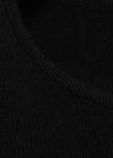 Top sin mangas de tejido de punto fino, con cuello redondo y diseño entallado al cuerpo.