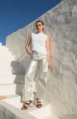 Top color ladrillo tejido en hilo de algodón con trenza en el escote y espalda baja.