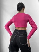 Top manga larga de morley o lanilla, con escote en V y frunce regulable en el centro.