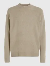 Sweater color beige de lana y acrílico con cuello redondo y corte regular.