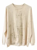Sweater de punto color crudo con estampado foil dorado de efecto desgastado, cuello redondo, mangas largas y corte holgado.