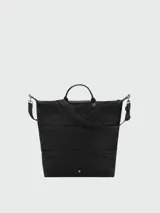 Bolso de viaje Longchamp modelo Le Pliage One, de diseño minimalista y funcional en color azul grisáceo. Cuenta con asas cortas, correa ajustable para el hombro y cierre superior con solapa de botón a presión.
