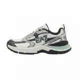 Championes deportivos EA7 Emporio Armani modelo Predator, con diseño técnico en colores blanco, negro y detalles plateados. Presentan una estructura de malla transpirable con refuerzos sintéticos, logo EA7 en el lateral y suela robusta de goma con excelente amortiguación.